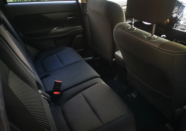 Mitsubishi Outlander cena 59900 przebieg: 138000, rok produkcji 2016 z Halinów małe 211